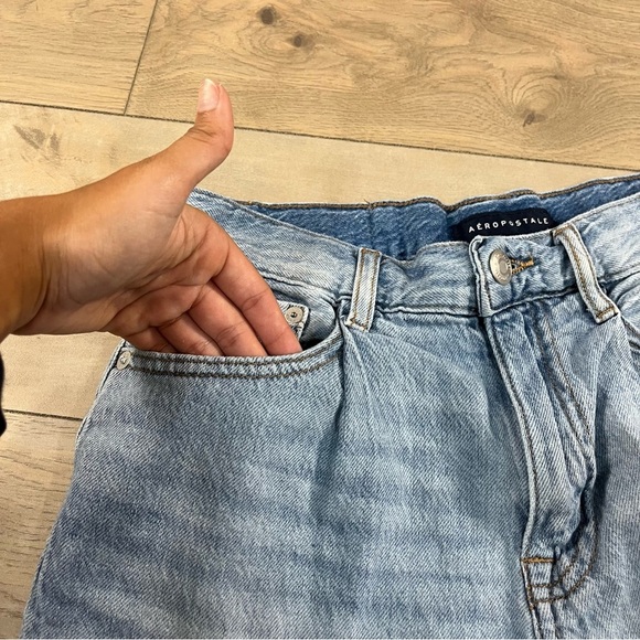 Aeropostale Women’s Denim Frayed Hem Mom Shorts - Picture 7 of 11